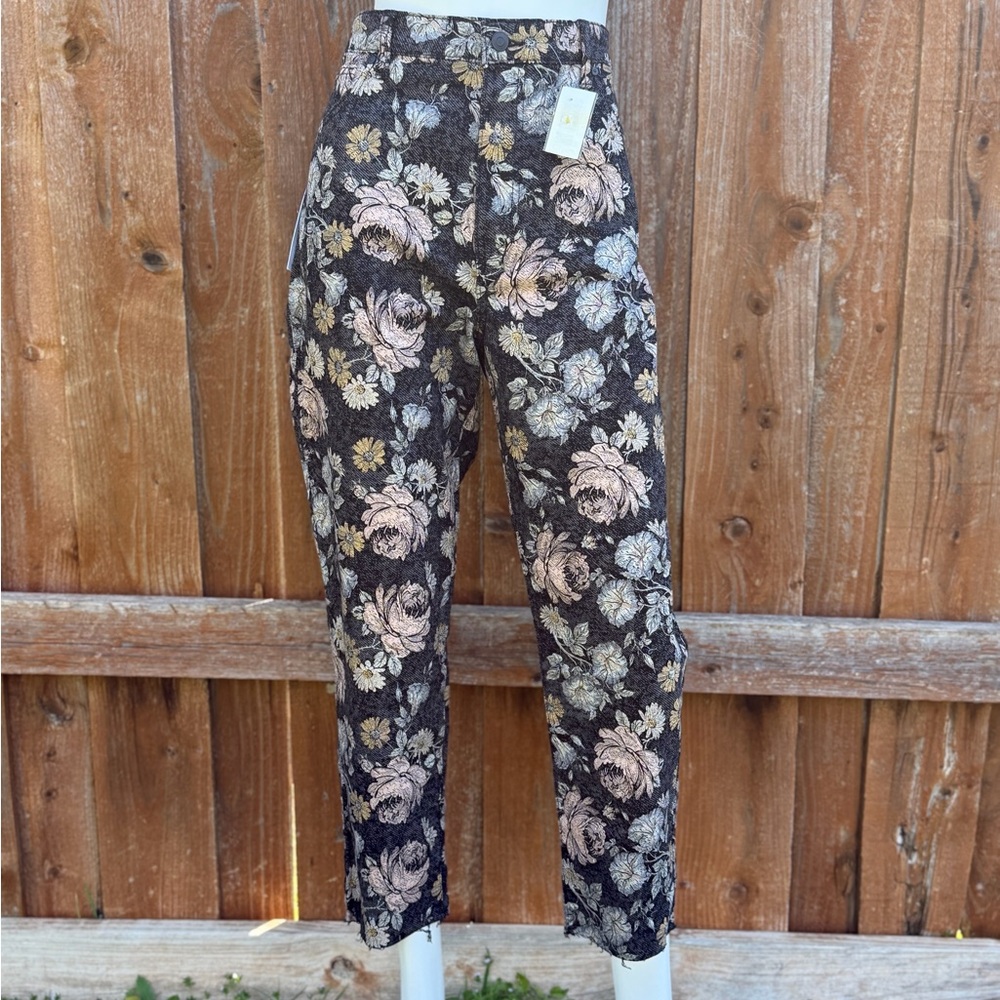 Celebrity Pink Hi Rise Mom Jeans Juniors Size 15/32 Black Floral Raw Hem NWT